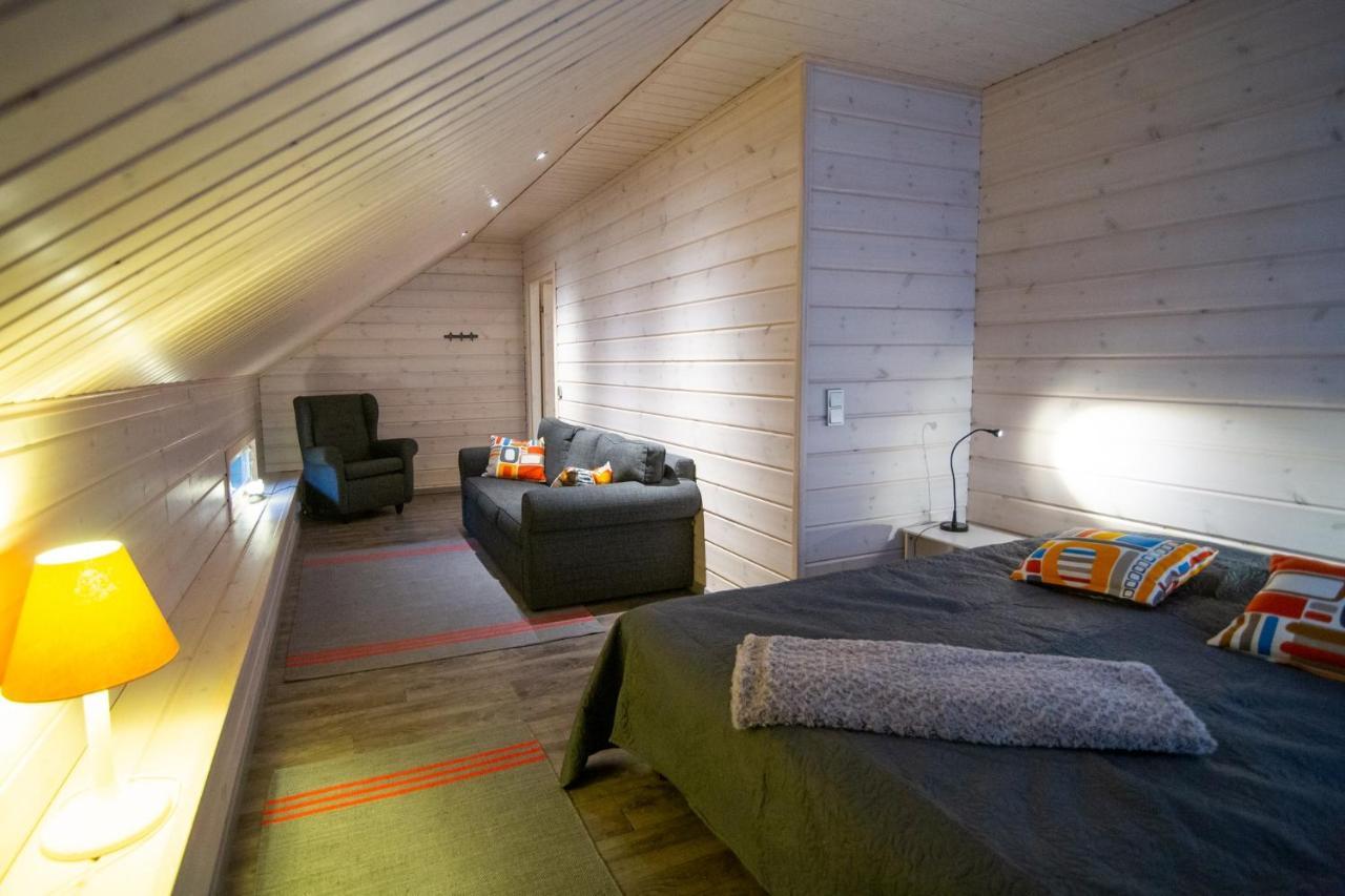 Ettomies II Guest House Akaslompolo Bagian luar foto